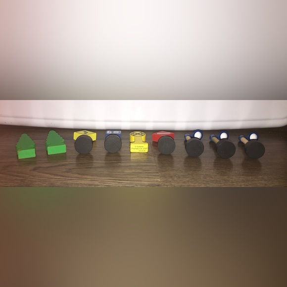 9 Piece Wooden Train Track Accessories Lot - Picture 4 of 4